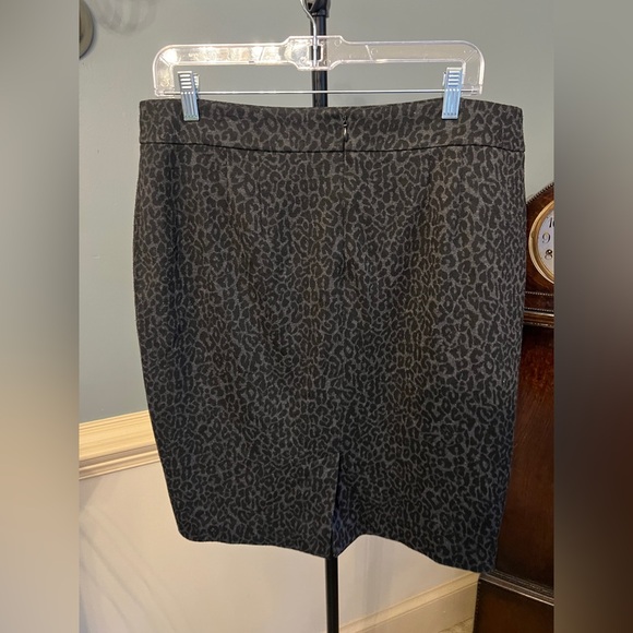 LOFT Black and Gray Animal Print‎ Pencil Skirt size 14 - Picture 2 of 3